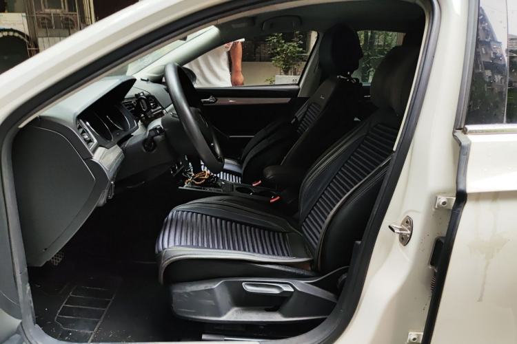 Used Volkswagen Lamando 2015 230TSI DSG Fashion Edition Left Front Seat
