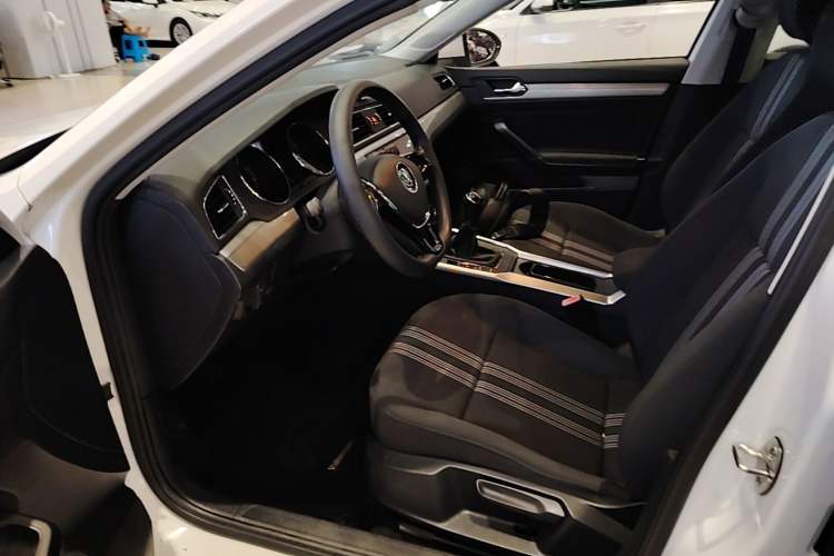 Used Volkswagen Lamando 2015 230TSI Manual Trend Edition Left Front Seat
