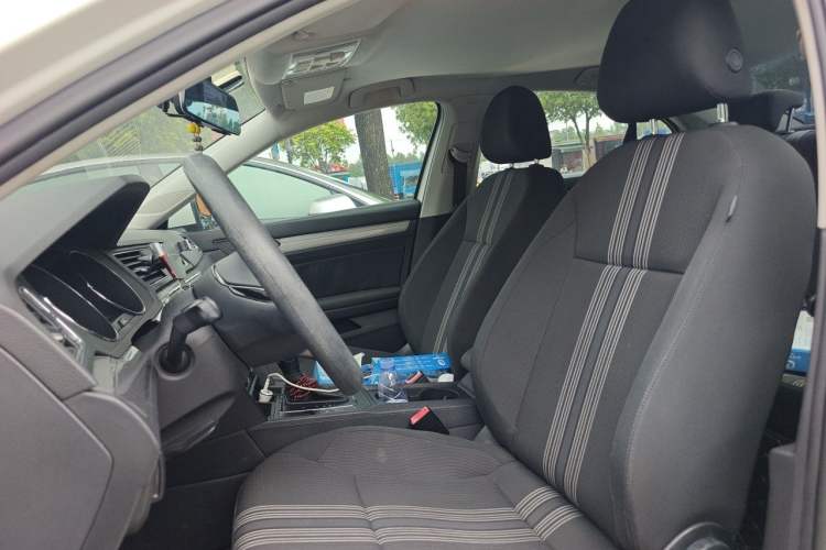 Used Volkswagen Lamando 2015 230TSI DSG Fashion Edition Left Front Seat