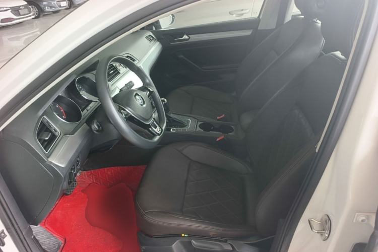 Used Volkswagen Lamando 2015 230TSI DSG Fashion Edition Left Front Seat