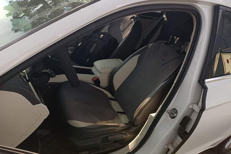 Used Volkswagen Lamando 2015 280TSI Manual Comfort Edition Left Front Seat
