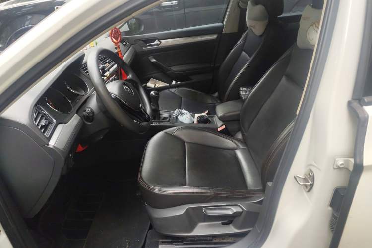 Used Volkswagen Lamando 2015 230TSI Manual Trend Edition Left Front Seat