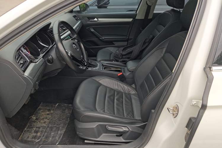 Used Volkswagen Lamando 2015 280TSI DSG Comfort Edition Left Front Seat