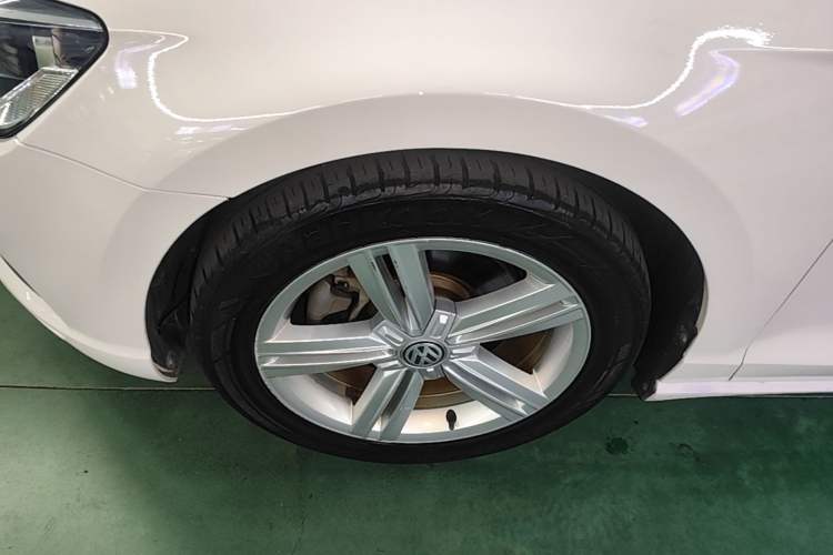 Used Volkswagen Lamando 2015 330TSI DSG Comfort Edition Left Front Wheel Hub