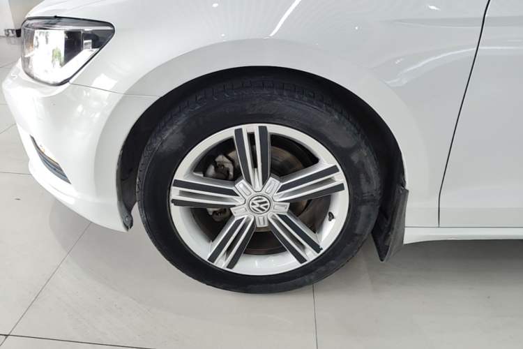 Used Volkswagen Lamando 2015 280TSI DSG Comfort Edition Left Front Wheel Hub