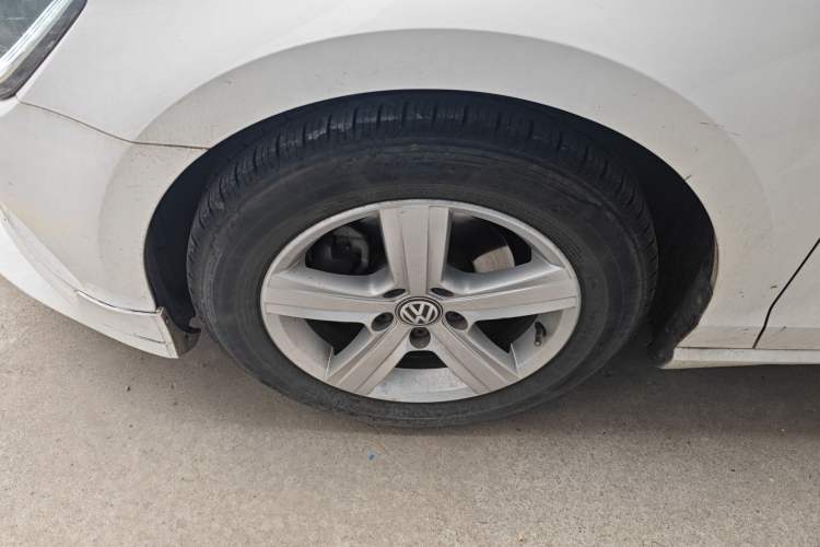 Used Volkswagen Lamando 2015 230TSI Manual Trend Edition Left Front Wheel Hub