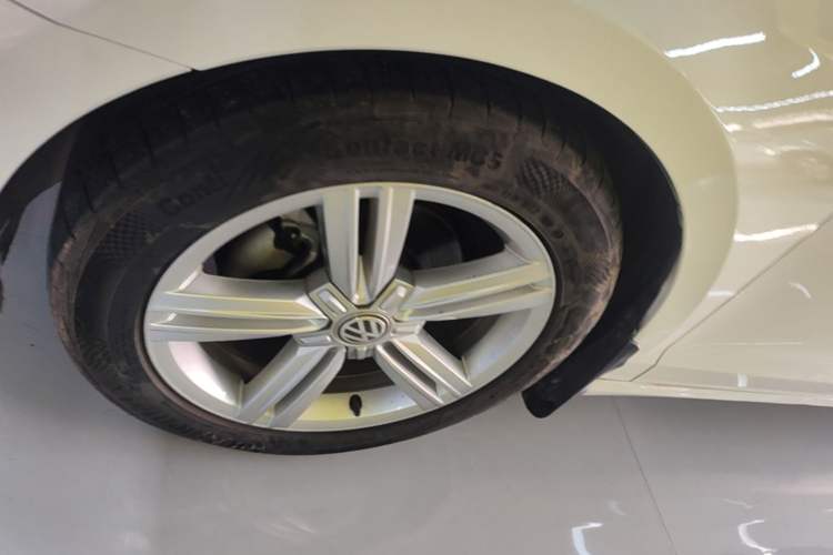 Used Volkswagen Lamando 2015 280TSI DSG Comfort Edition Left Front Wheel Hub
