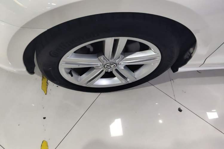 Used Volkswagen Lamando 2015 330TSI DSG Comfort Edition Left Front Wheel Hub