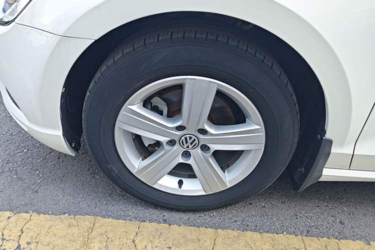 Used Volkswagen Lamando 2015 230TSI DSG Fashion Edition Left Front Wheel Hub
