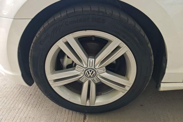 Used Volkswagen Lamando 2015 280TSI DSG Comfort Edition Left Front Wheel Hub