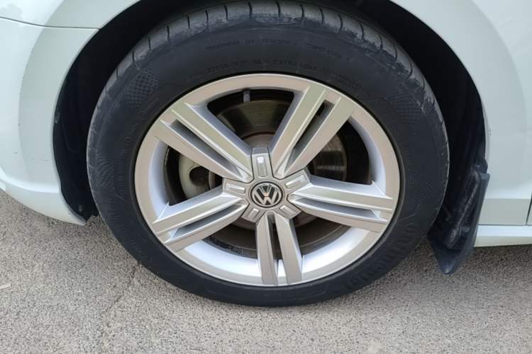 Used Volkswagen Lamando 2015 330TSI DSG Comfort Edition Left Front Wheel Hub