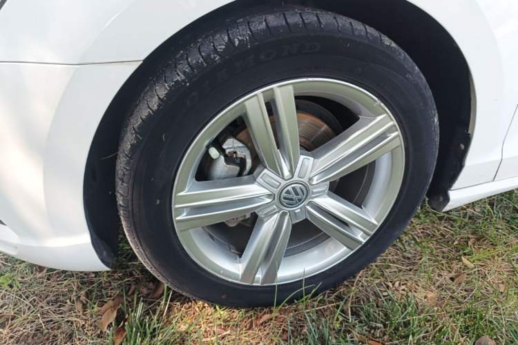 Used Volkswagen Lamando 2015 280TSI DSG Comfort Edition Left Front Wheel Hub