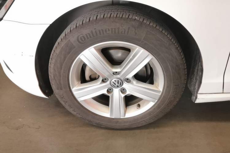 Used Volkswagen Lamando 2015 230TSI DSG Fashion Edition Left Front Wheel Hub