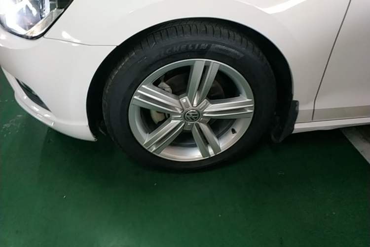 Used Volkswagen Lamando 2015 280TSI DSG Comfort Edition Left Front Wheel Hub