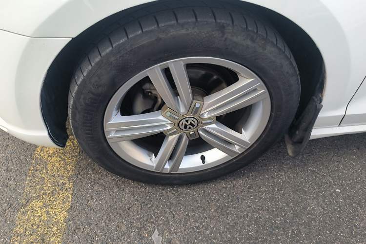Used Volkswagen Lamando 2015 280TSI DSG Comfort Edition Left Front Wheel Hub