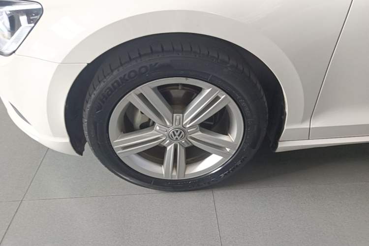 Used Volkswagen Lamando 2015 280TSI DSG Comfort Edition Left Front Wheel Hub