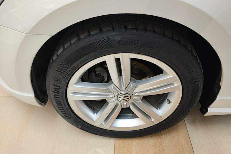 Used Volkswagen Lamando 2015 280TSI DSG Comfort Edition Left Front Wheel Hub