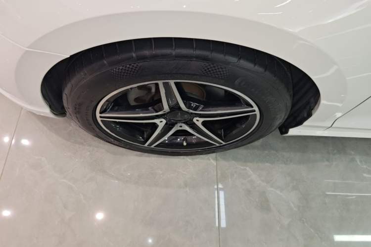 Used Volkswagen Lamando 2015 280TSI DSG Comfort Edition Left Front Wheel Hub