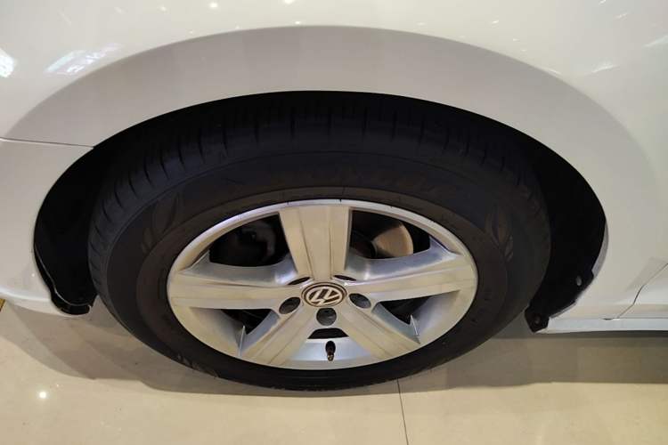 Used Volkswagen Lamando 2015 230TSI Manual Trend Edition Left Front Wheel Hub