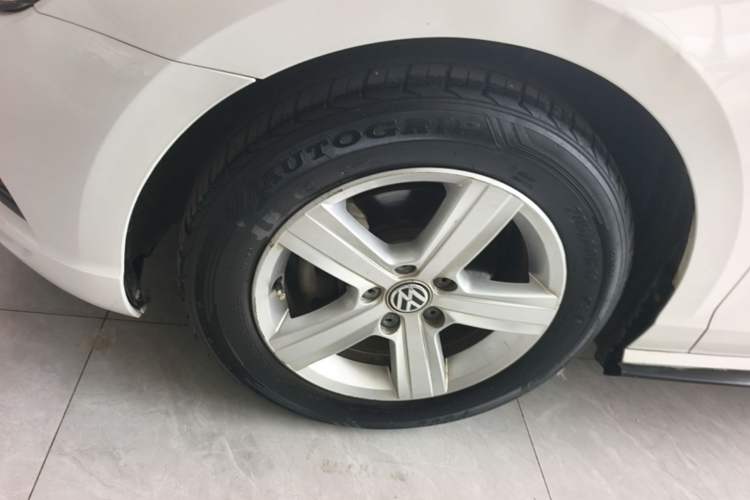 Used Volkswagen Lamando 2015 230TSI DSG Fashion Edition Left Front Wheel Hub