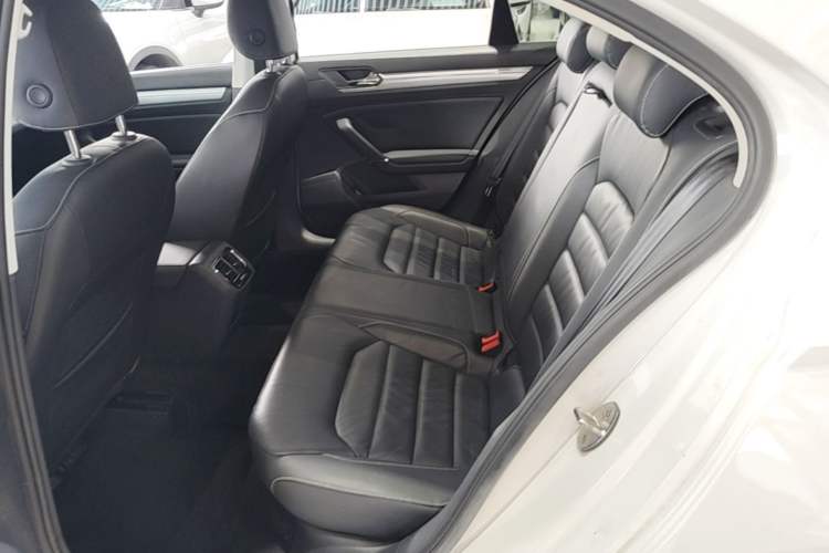 Used Volkswagen Lamando 2015 280TSI DSG Comfort Edition Left Rear Seat