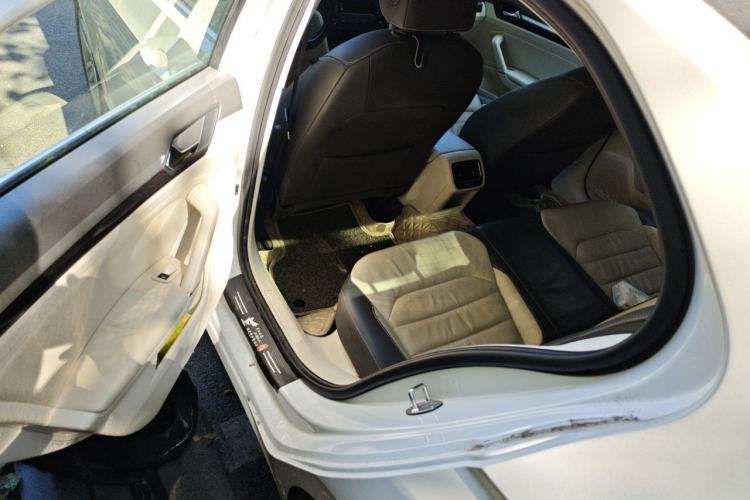 Used Volkswagen Lamando  Left Rear Seat