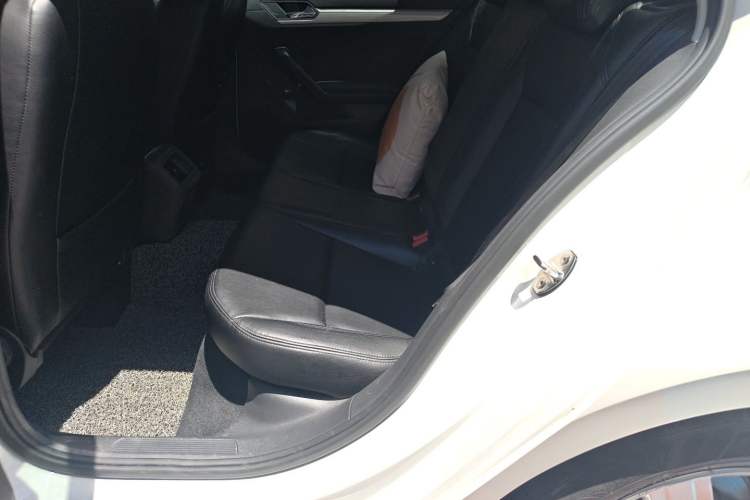 Used Volkswagen Lamando 2015 230TSI DSG Fashion Edition Left Rear Seat