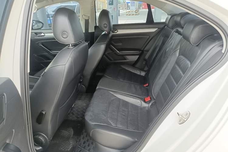 Used Volkswagen Lamando 2015 280TSI DSG Comfort Edition Left Rear Seat
