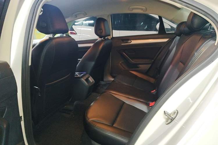 Used Volkswagen Lamando 2015 230TSI DSG Fashion Edition Left Rear Seat