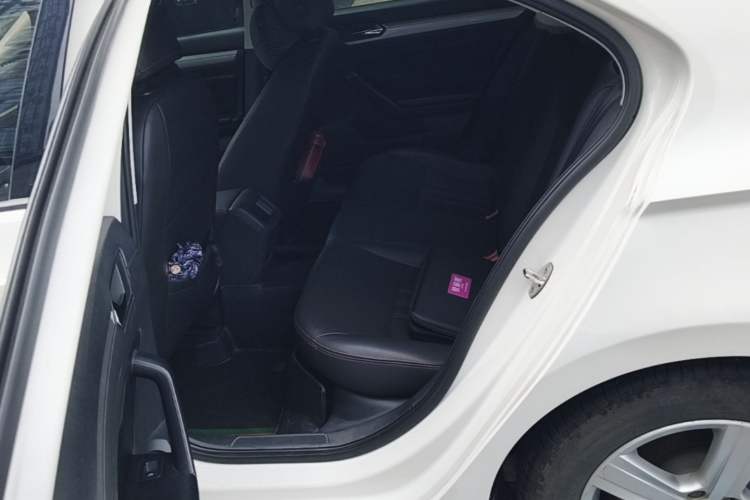 Used Volkswagen Lamando 2015 230TSI DSG Fashion Edition Left Rear Seat