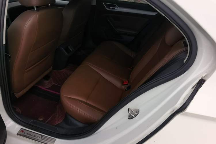 Used Volkswagen Lamando 2015 230TSI DSG Fashion Edition Left Rear Seat
