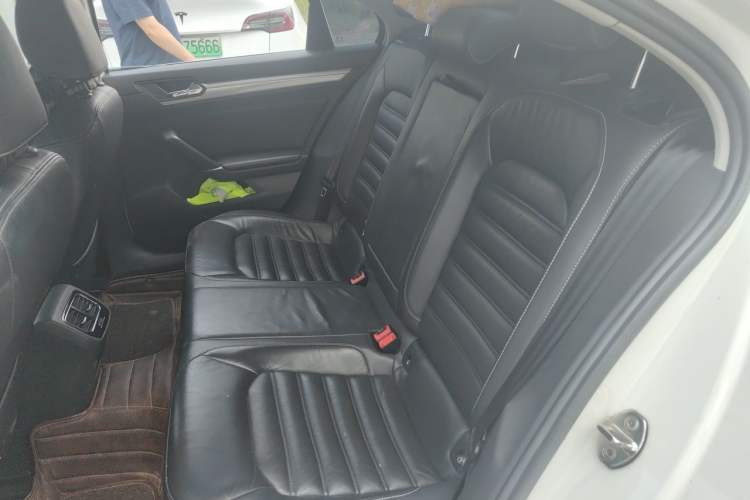 Used Volkswagen Lamando 2015 280TSI DSG Luxury Edition Left Rear Seat