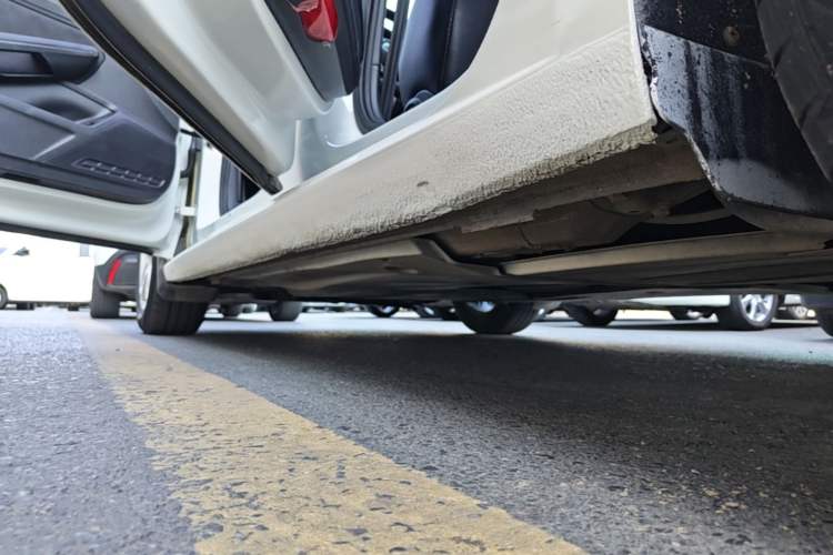Used Volkswagen Lamando 2015 230TSI DSG Fashion Edition Left Side Sill