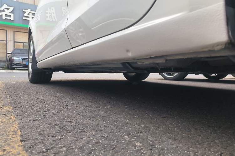 Used Volkswagen Lamando 2015 280TSI DSG Comfort Edition Left Side Sill