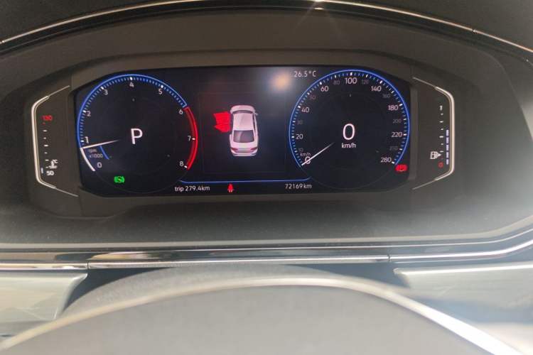 Used Volkswagen Lamando 2015 330TSI DSG Luxury Edition Odometer Close Up