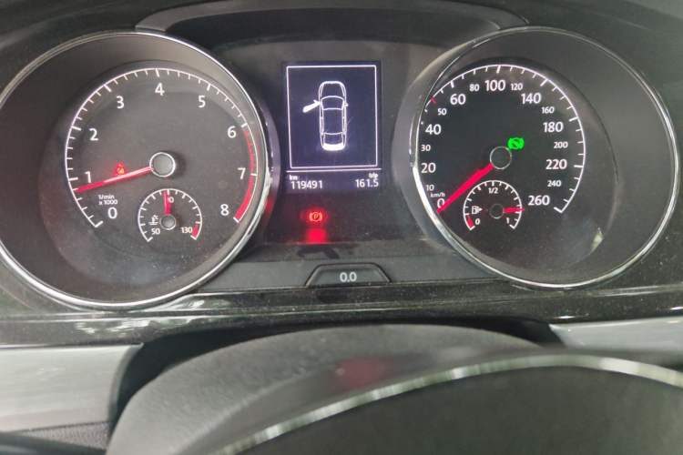 Used Volkswagen Lamando 2015 280TSI DSG Comfort Edition Odometer Close Up