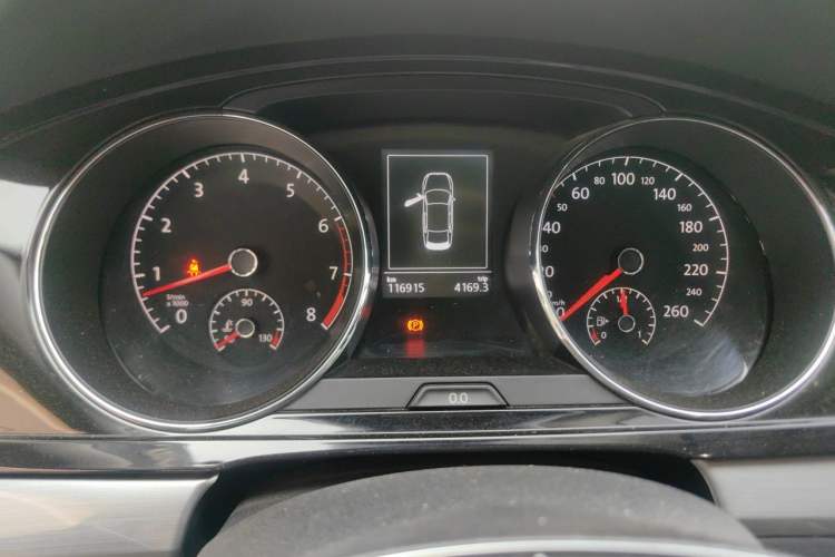 Used Volkswagen Lamando 2015 280TSI DSG Comfort Edition Odometer Close Up