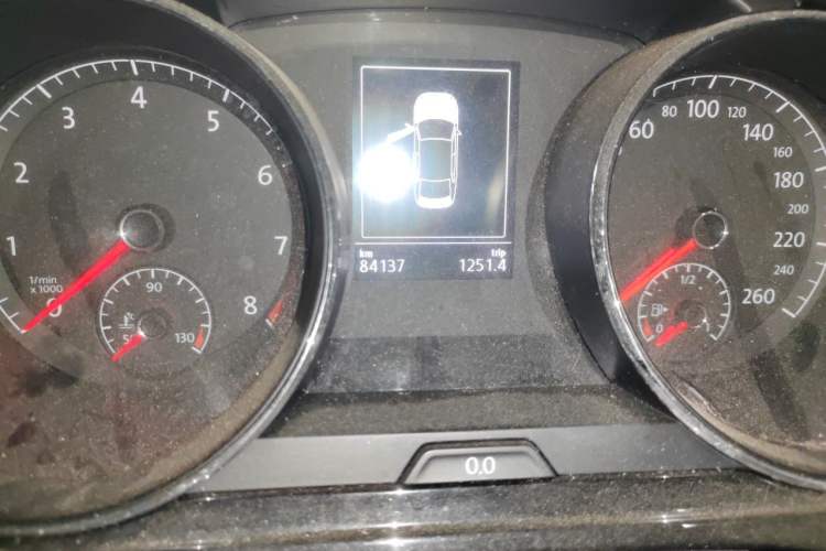 Used Volkswagen Lamando 2015 280TSI DSG Comfort Edition Odometer Close Up
