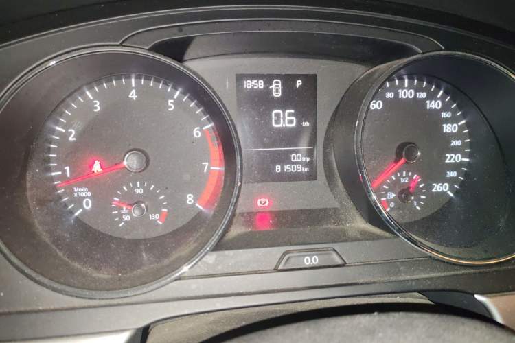 Used Volkswagen Lamando 2015 230TSI DSG Fashion Edition Odometer Close Up