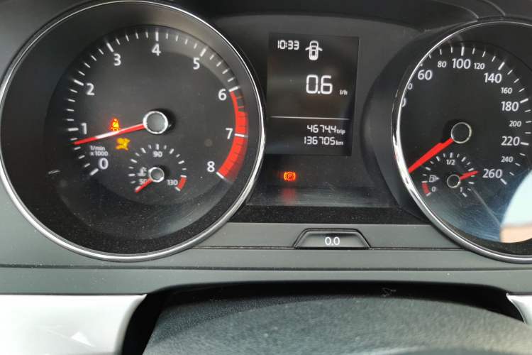 Used Volkswagen Lamando 2015 230TSI Manual Trend Edition Odometer Close Up