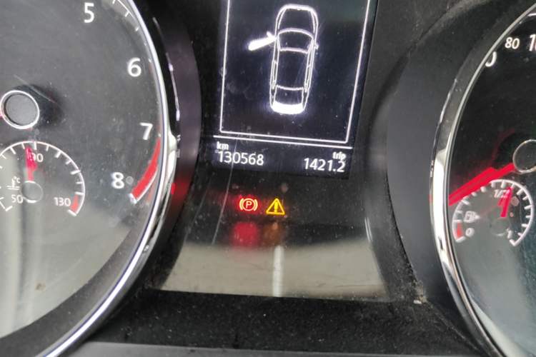 Used Volkswagen Lamando 2015 280TSI DSG Comfort Edition Odometer Close Up