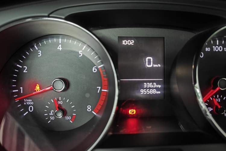 Used Volkswagen Lamando 2015 230TSI Manual Trend Edition Odometer Close Up