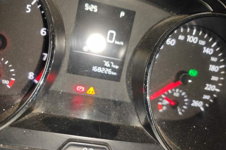 Used Volkswagen Lamando 2015 230TSI DSG Fashion Edition Odometer Close Up