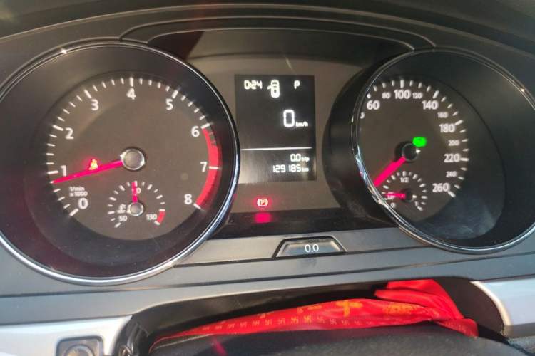 Used Volkswagen Lamando 2015 230TSI DSG Fashion Edition Odometer Close Up