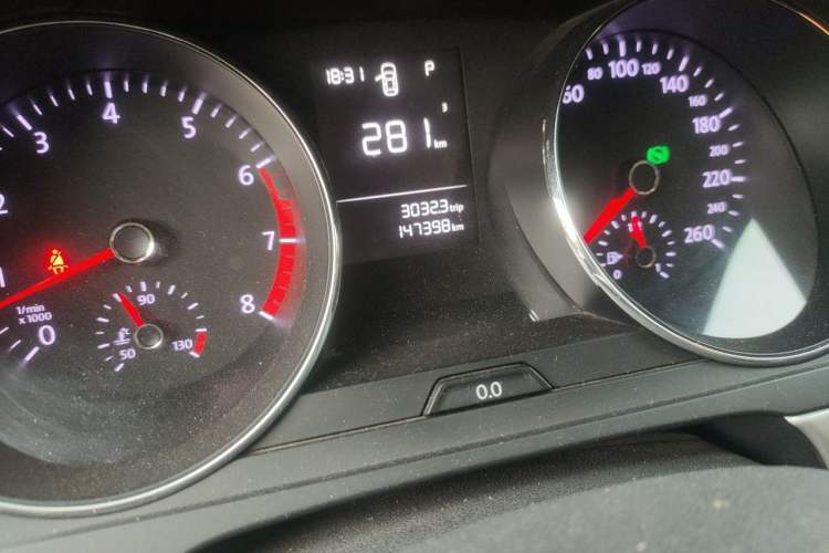 Used Volkswagen Lamando 2015 230TSI DSG Fashion Edition Odometer Close Up