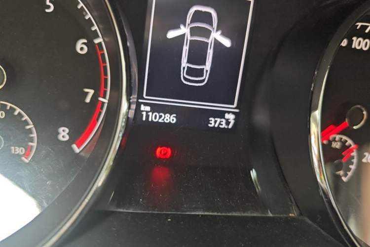 Used Volkswagen Lamando 2015 280TSI DSG Comfort Edition Odometer Close Up
