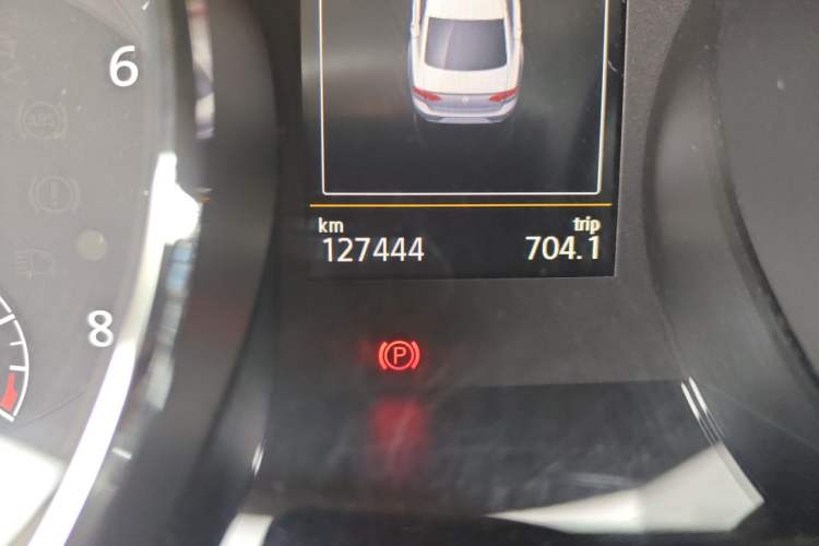 Used Volkswagen Lamando 2015 330TSI DSG Luxury Edition Odometer Close Up