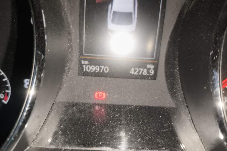 Used Volkswagen Lamando 2015 330TSI DSG Luxury Edition Odometer Close Up
