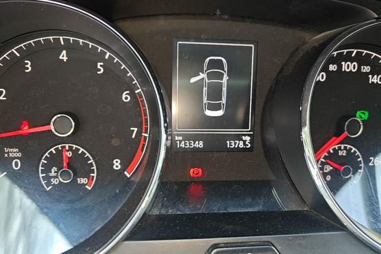 Used Volkswagen Lamando 2015 280TSI DSG Comfort Edition Odometer Close Up
