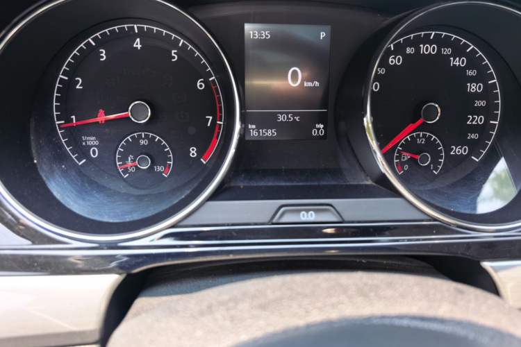 Used Volkswagen Lamando 2015 280TSI DSG Comfort Edition Odometer Close Up